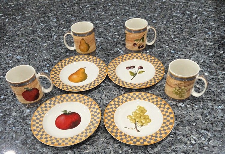 VINTAGE 8 PC CUP & PLATE SET