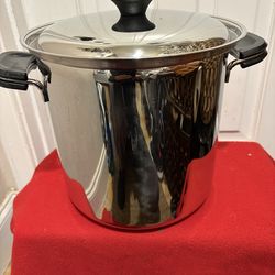 New, made in Italy 9 liter stock pot, 18/10 stainless steel