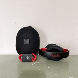 Beats Studio³ Wireless Noise Cancelling Headphones - Defiant Black-Red (The Beats Decade Collection)