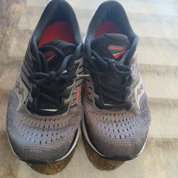 Tenis.  Saucany Para Correr. 7.5