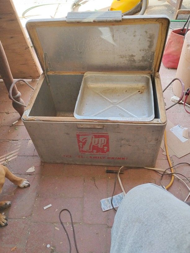 7 Up Ice Chest