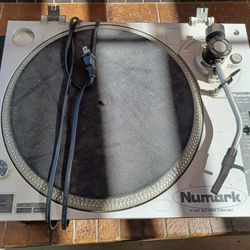 2 Numark TT-1510 Turntable Belt Drive with Mixer