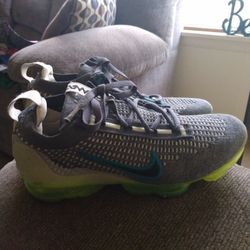 Boys Size 4 Nike Vapor Max