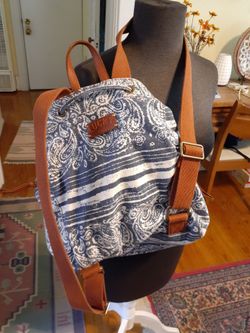 Clean backpacks and totes