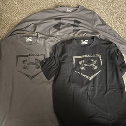 3 under armour shirts size smalls