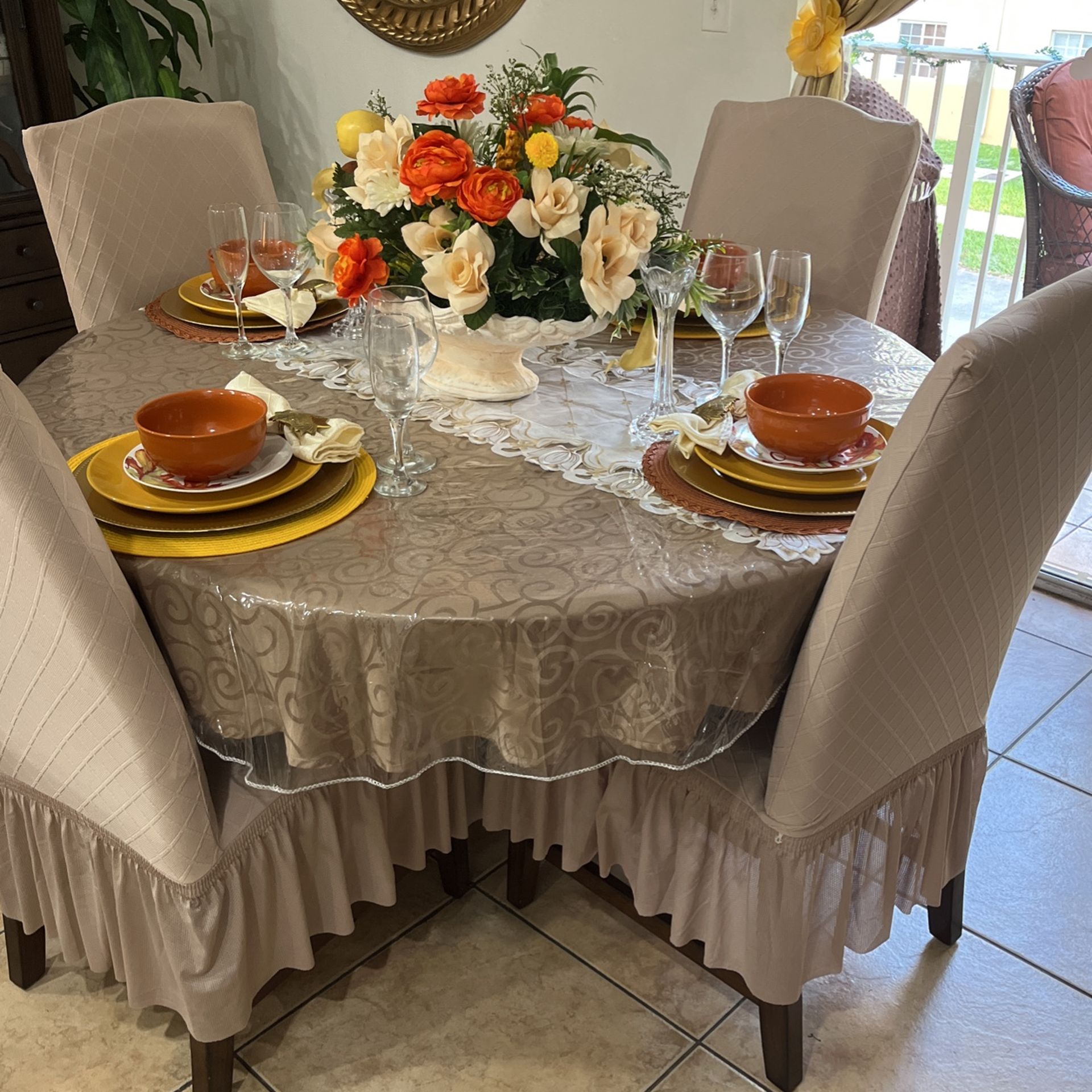 Reduce  Price : Dining Room Set Of five 