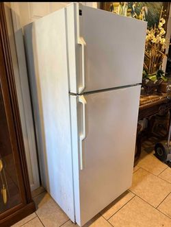 Refrigerator white w28xH65