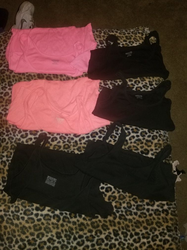 Bundle of 6 Woman's Size 2 X-Large Tank Tops Great Condition Porch pick up in Taylor