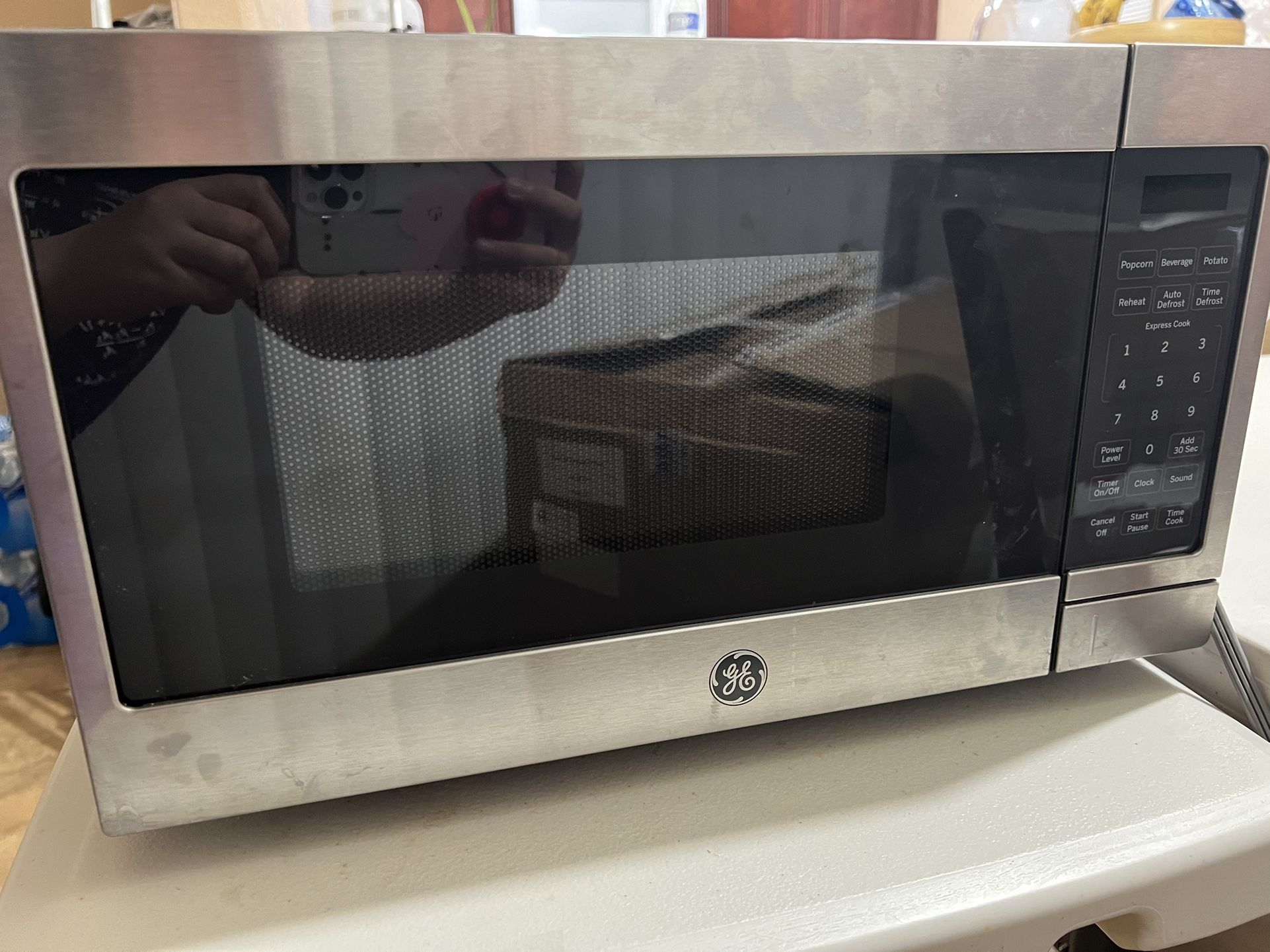 GE Microwave Oven 700 Watts