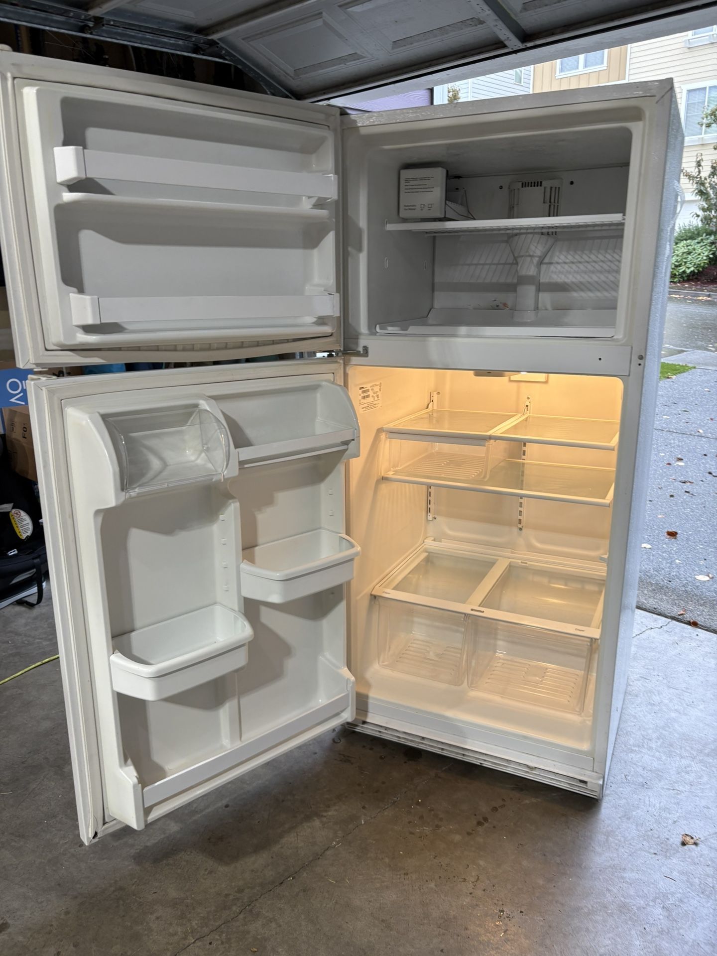 Refrigerator/ Top Freezer - 18.5 Cu.ft