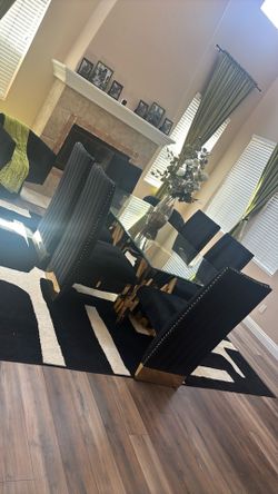 Nice dining table 6 seats