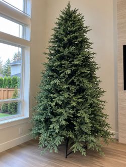 Costco 7.5 ft Artificial Christmas Tree – Used Once