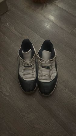 Air Jordan 11 low emerald Size 8