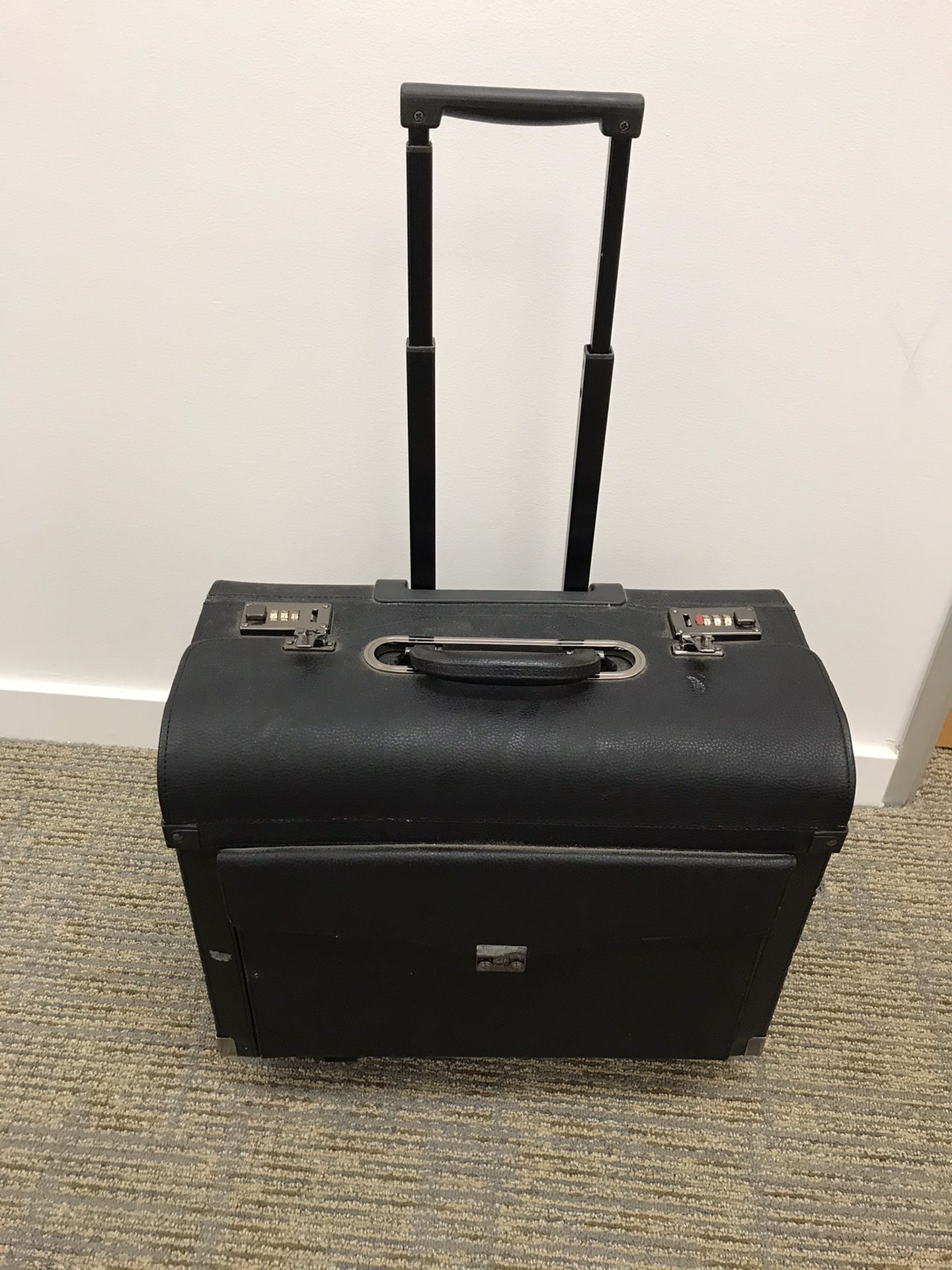 Rolling briefcase