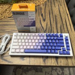 Gmmk Pro E-White plate and E-white knob mechanical gaming keyboard RGB 