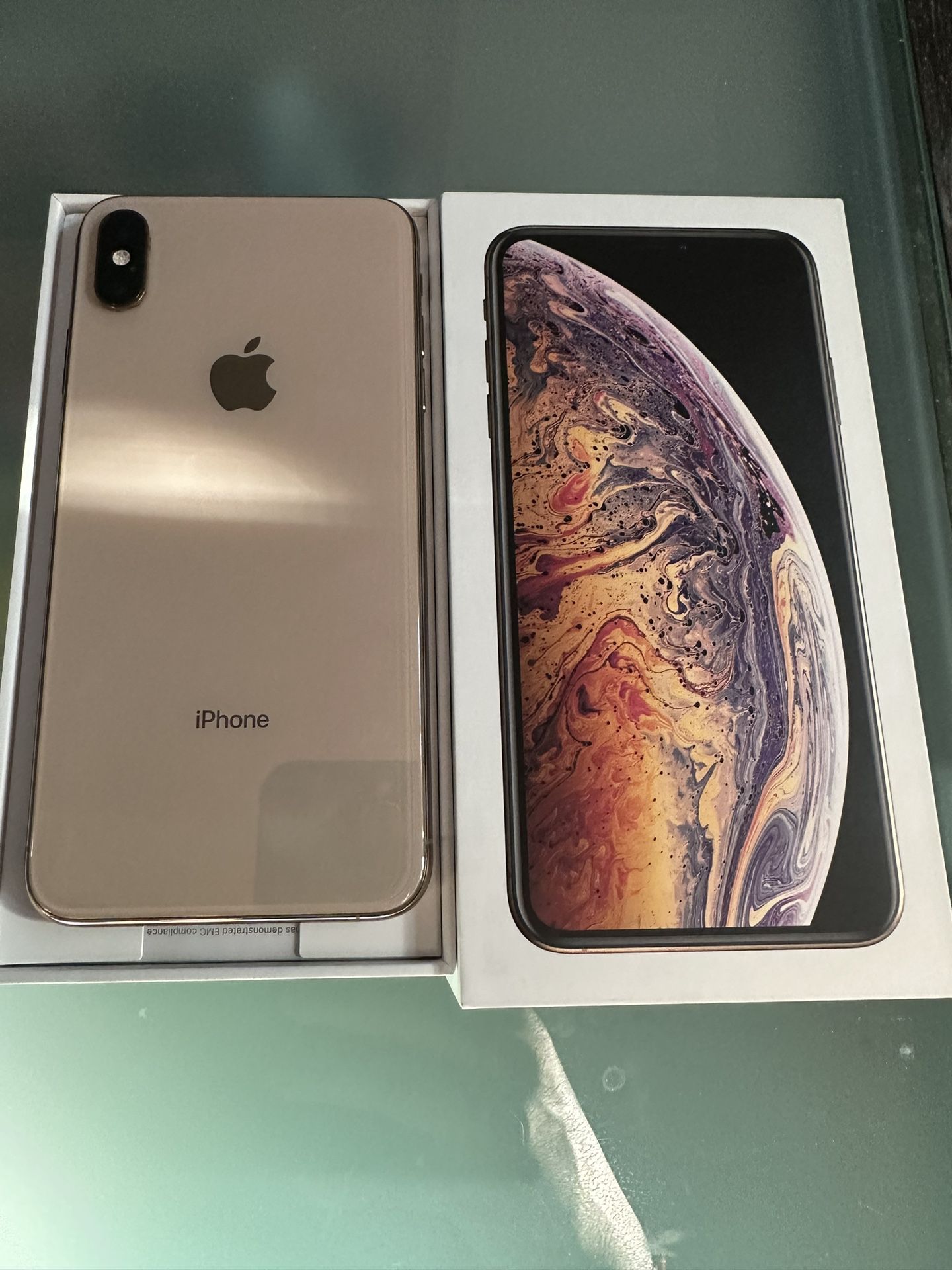 IPhone XS Max 256 GB Rose Gold “ Unlocked “ for Sale in Queens
