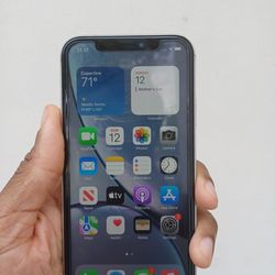 iPhone XR 64gb - Unlocked - White - Fair Condition NO Face ID