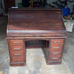 Antique Oak roll top desk $45