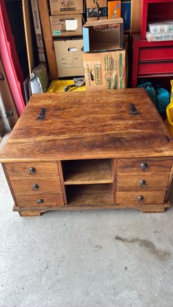 Great living room low table FREE