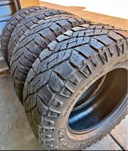 265 65 R 17 vendo llantas usadas Marca Goodyear