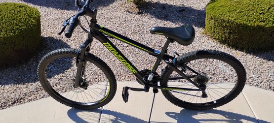 Mongoose excursion 24-in mountain bike nice shape