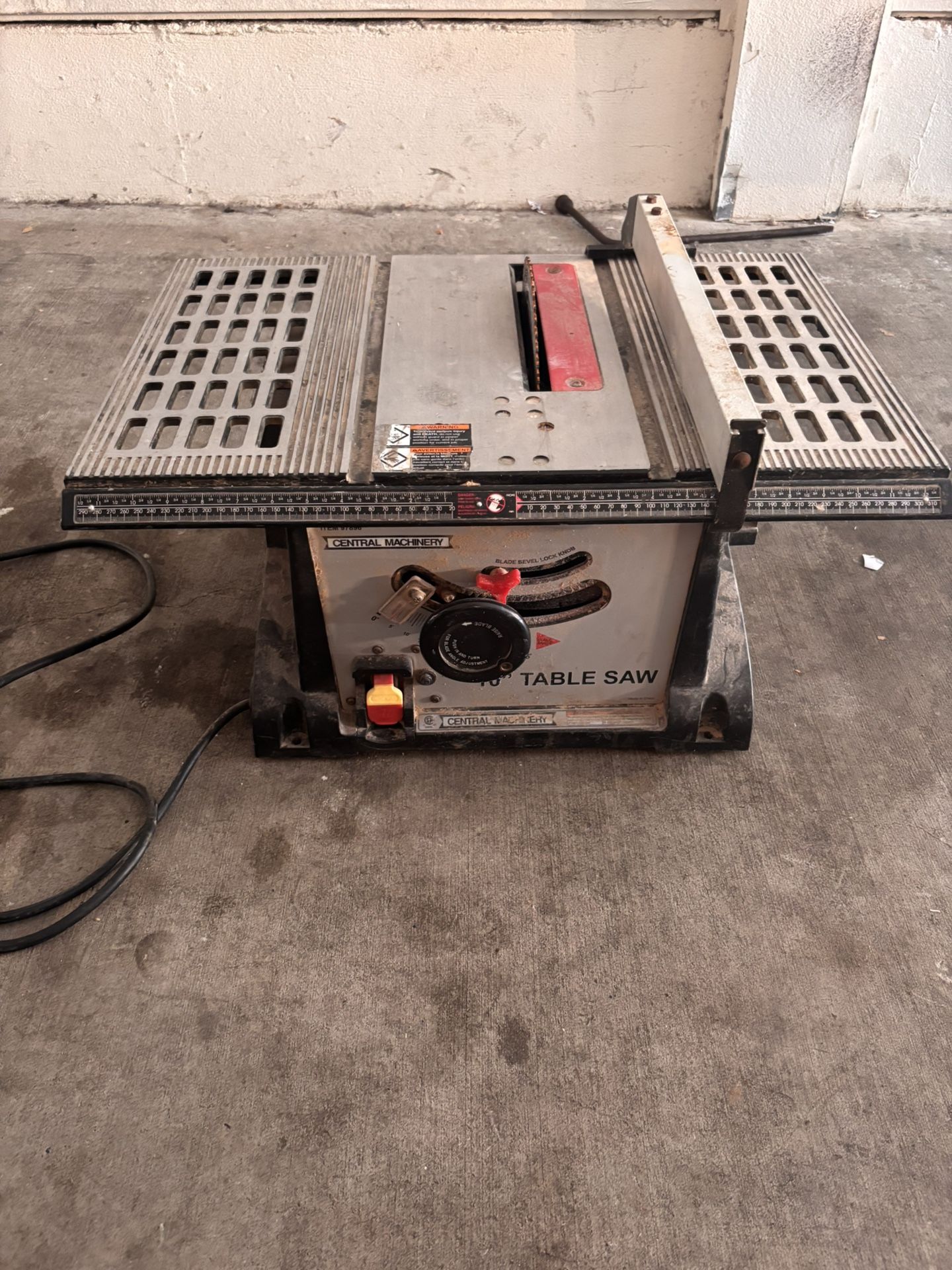 Chicago Electric 10-Inch Table Saw