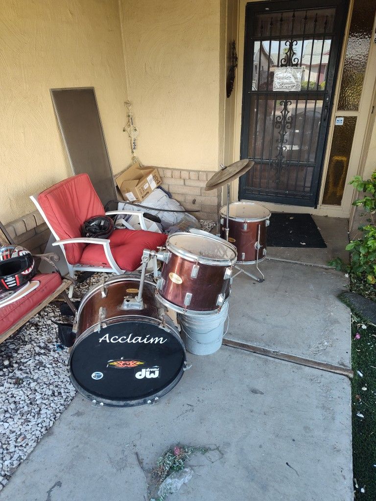 Acclaim Six Piece Drum Set