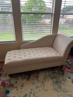 Cream Tufted Chaise Lounge / Fainting Couch