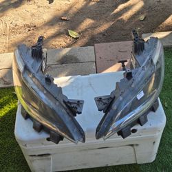 Chrysler 200 headlights