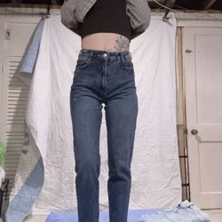 ZARA size 2 Straight Leg Jeans 