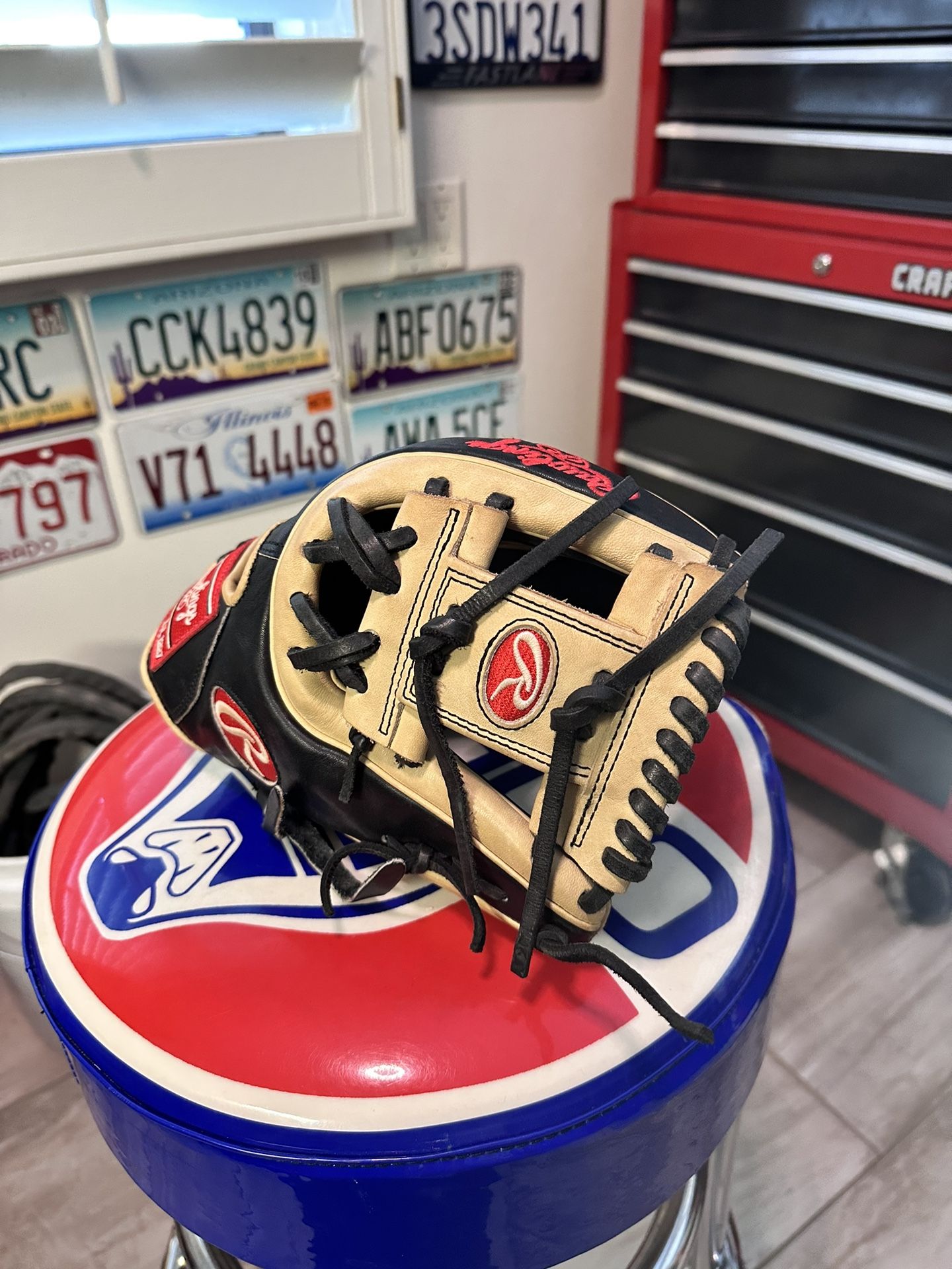 Baseball Glove for Sale in Scottsdale, AZ OfferUp