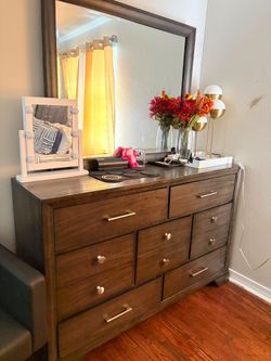 Dressing table
