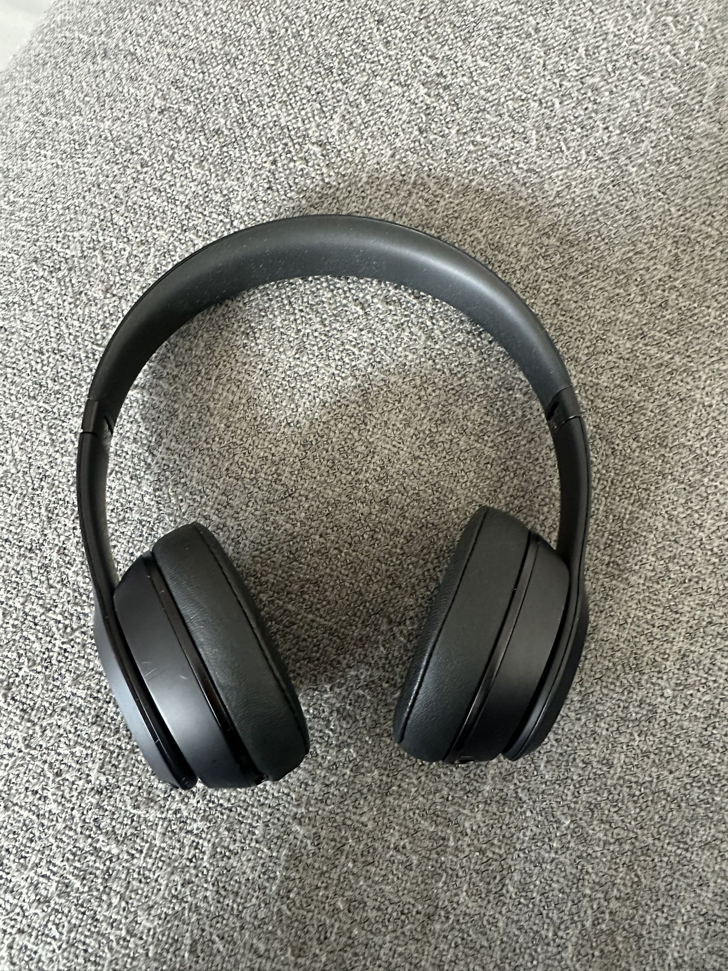 Beats Solo3 Bluetooth Wireless Headphones With Case 