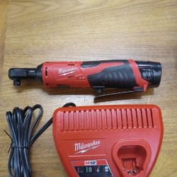 Milwaukee 3/8 Ratchet With Battery And Charger