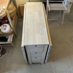 Collapsing Table And Folding Chairs