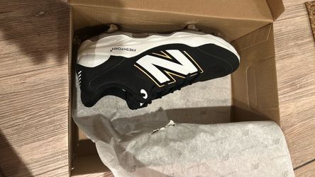 Baseball metal cleats