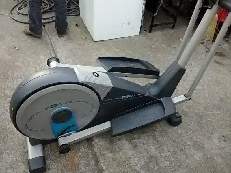 $75 ProForm XP 115 Focus Drive elliptical huge size works great