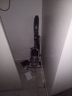 SHARK PROFESSIONAL VACUME