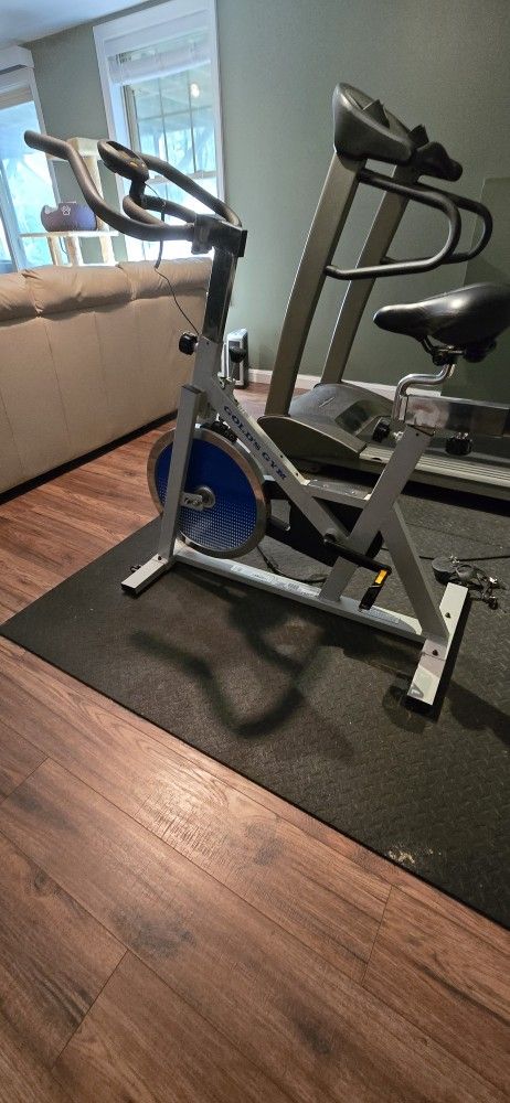 GOLDS GYM Cycle