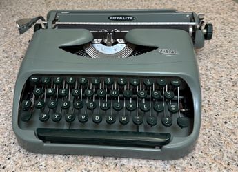 Vintage Olive Royal Royalite Typewriter – Made in Holland – Gorgeous Condition