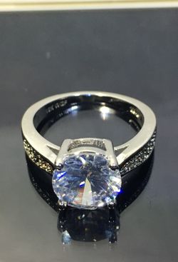 Gorgeous Women's Round Cut wedding engagement promises ring Size 6