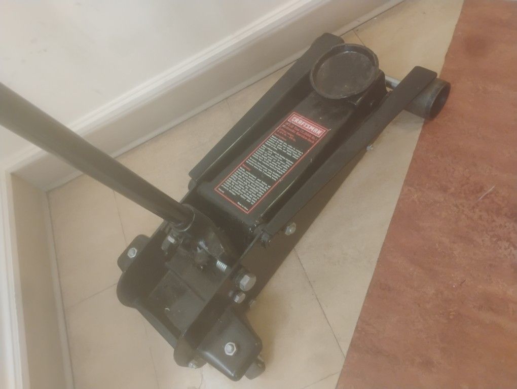 Craftsman 3 1/2 Ton Floor Jack Works Great!