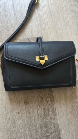 Basic black cross over bag