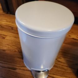 SimpleHuman 4.5L Round Step Trash Can White