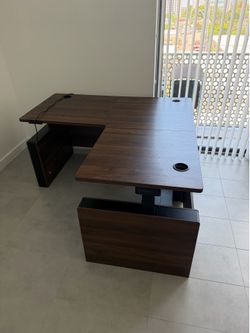 Desktop standing L shaped