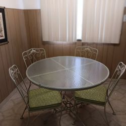 Retro Breakfast nook table