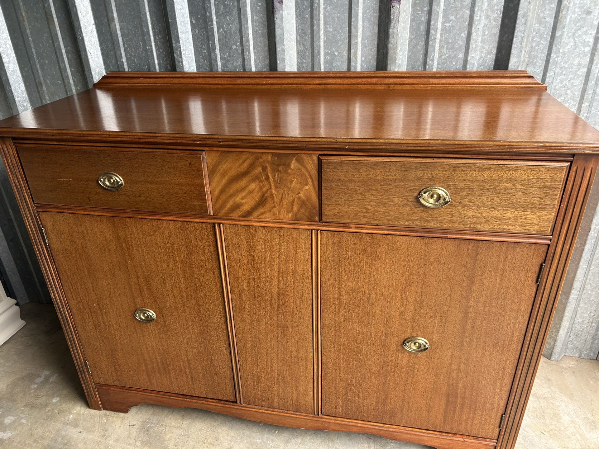 Sideboard/buffet