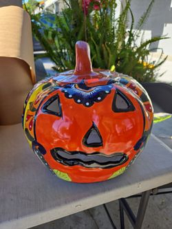 Calabasa decoracion halloween ($75)tel (contact info removed)