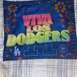 Los Angeles Dodgers Rally Towel Via los Dodgers Estrella Jalisco