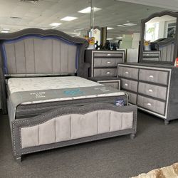 Traditional Bedroom Set For Sale ( Furniture Set Up) Brand New 40% OFF